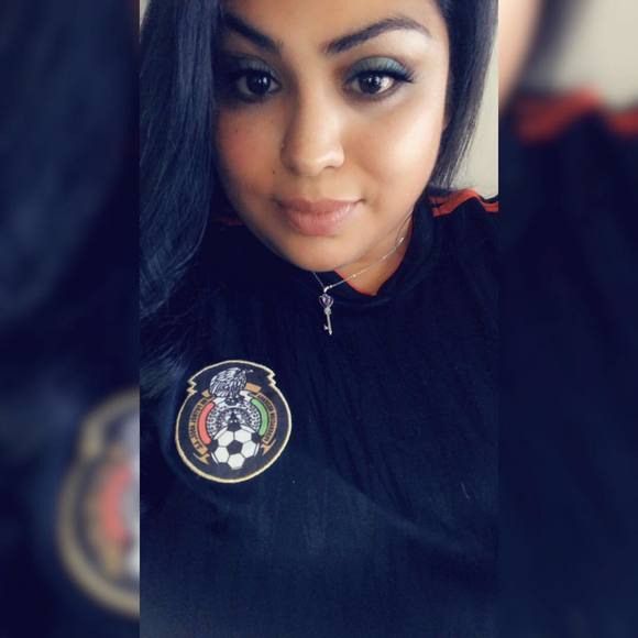 Meet your Posher, Vanessa - Picture 1 of 2